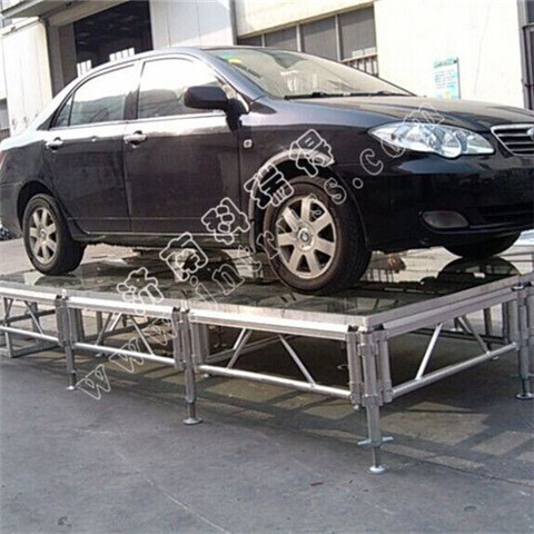 玻璃舞臺(tái)上車(chē)